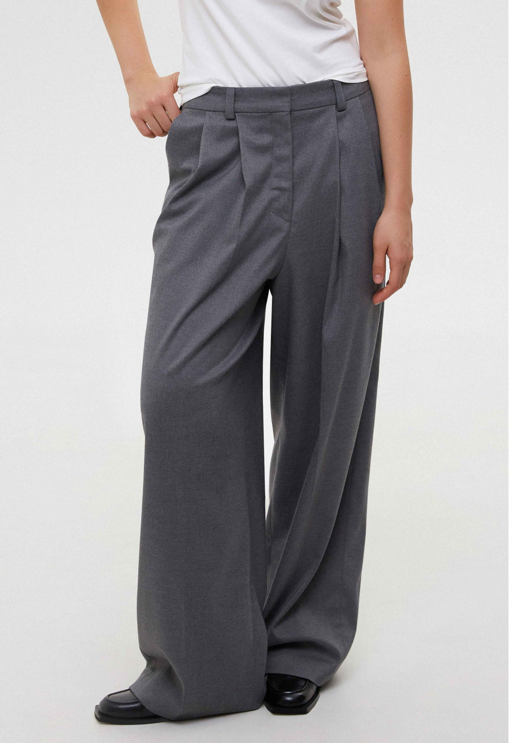 Wide-leg trousers with pleats