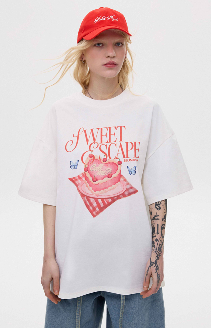 OVERSIZED T-SHIRT IN MILK SWEET ESCAPE